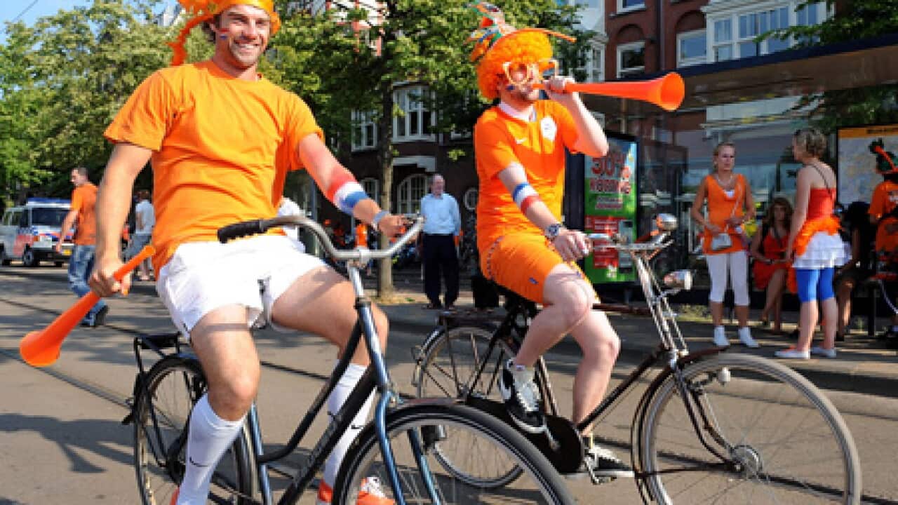 dutchfans_Amsterdam_b_GETTY_100712_2011689211