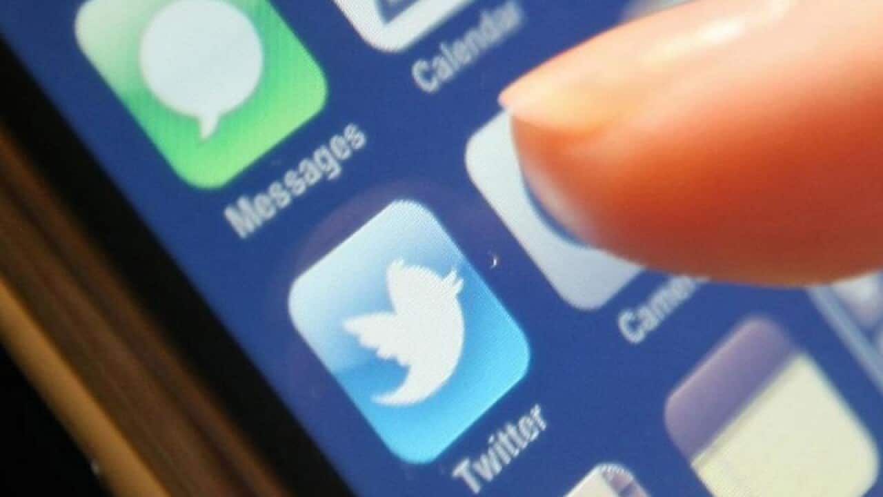 twitter icon on mobile phone