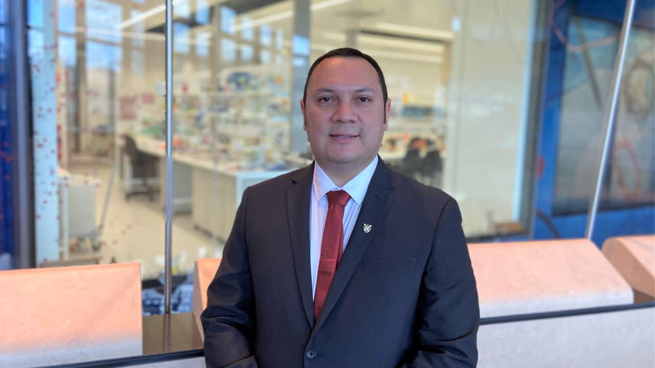 米格尔·伦特里亚博士呼吁澳洲华人帕金森综合症患者参与澳大利亚帕金森病遗传研究(APGS)的研究。