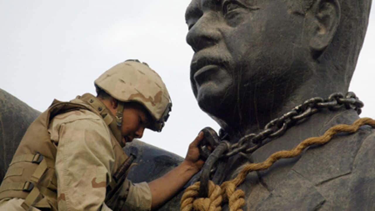Saddam_statue_tied_B_Getty_414647686