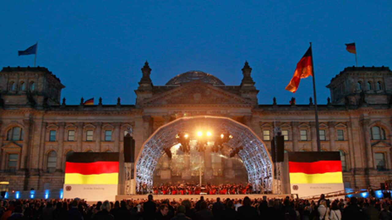 Germany_reunification_reichstag_101004_B_getty_1165827120