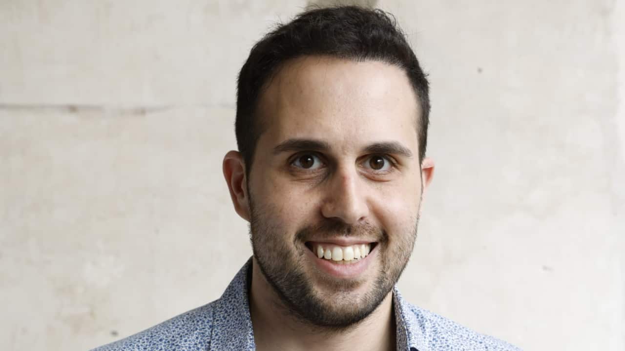 我想我是自闭症患者。我不知道官方的诊断会对我有帮助还是阻碍 我想我是自闭症患者。我不知道官方的诊断会对我有帮助还是阻碍