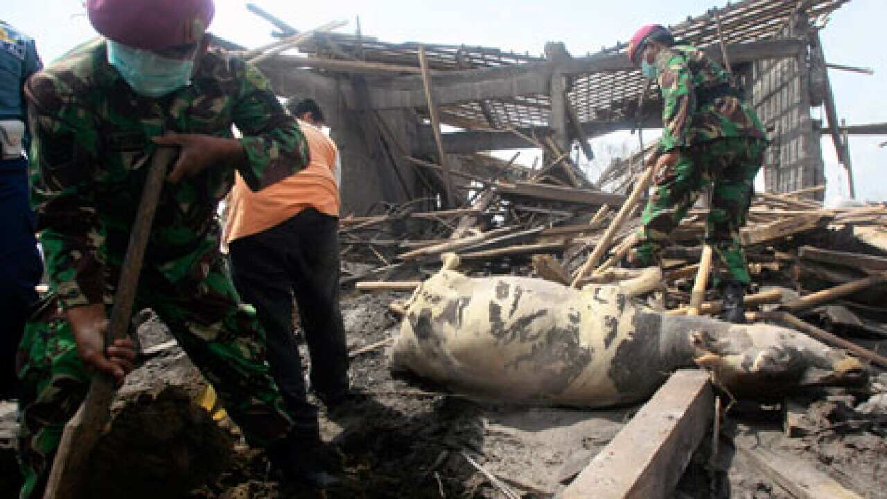 indonesia_tsunami_search_L_101028_aap_799307642