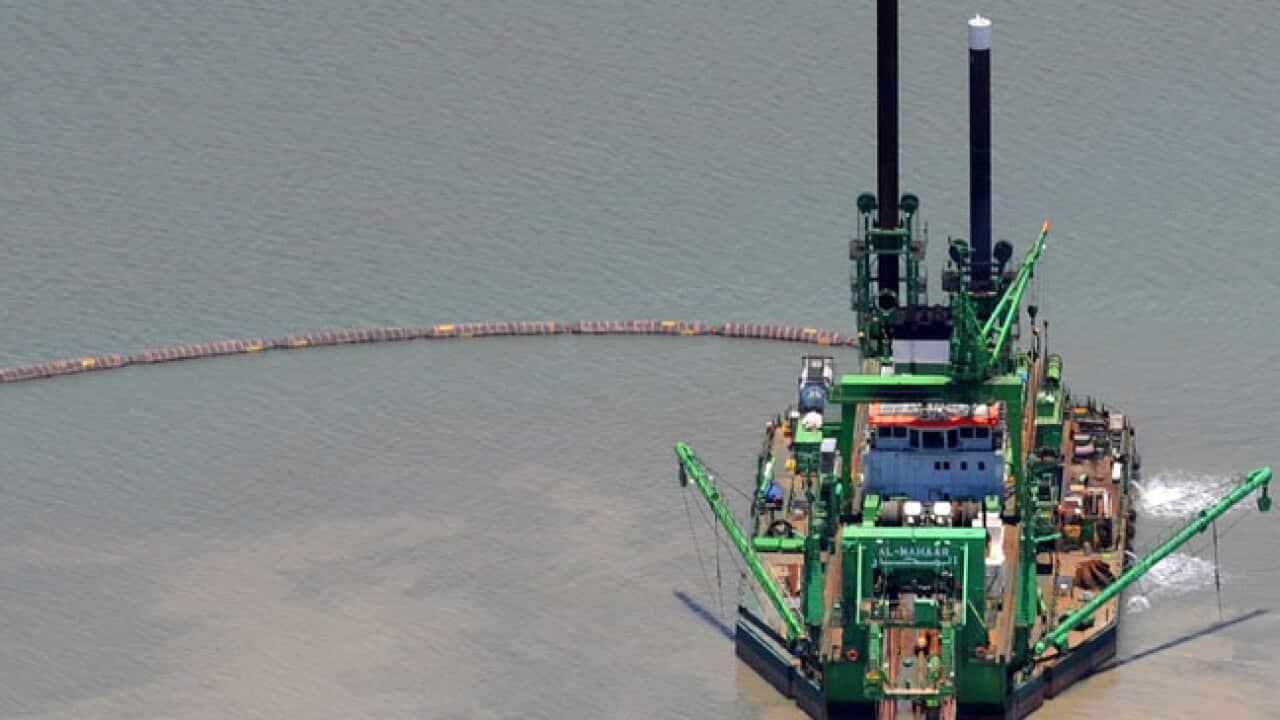 Gladstone-harbour_dredging_b_120314_aap_186530046