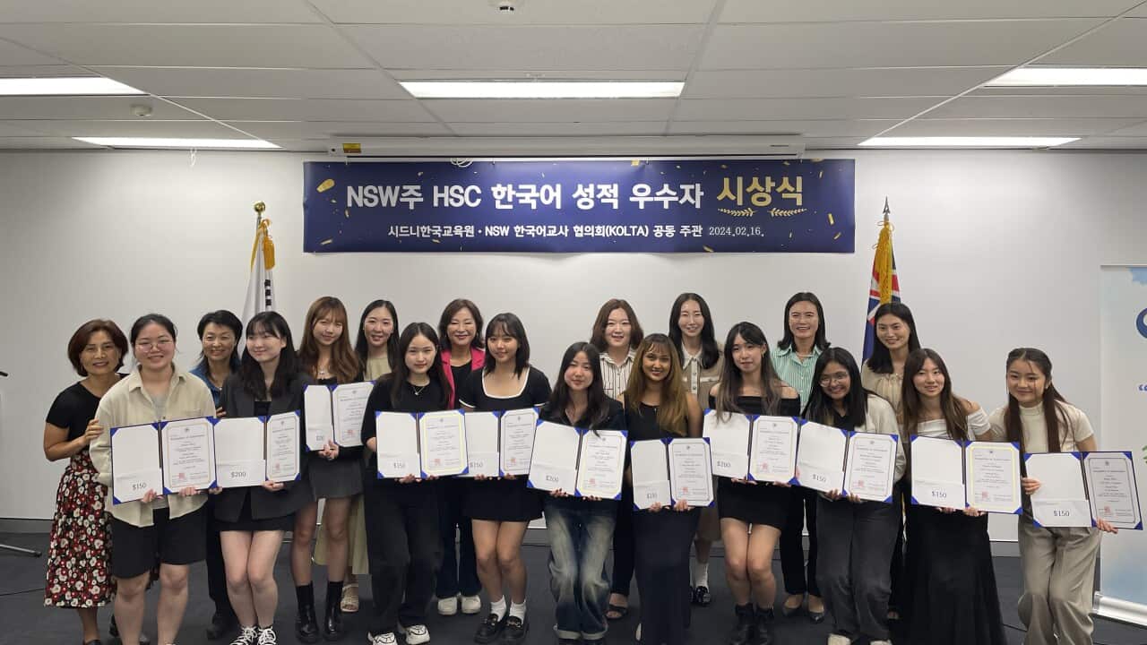 2023 NSW HSC 한국어성적우수자 단체 사진.jpg