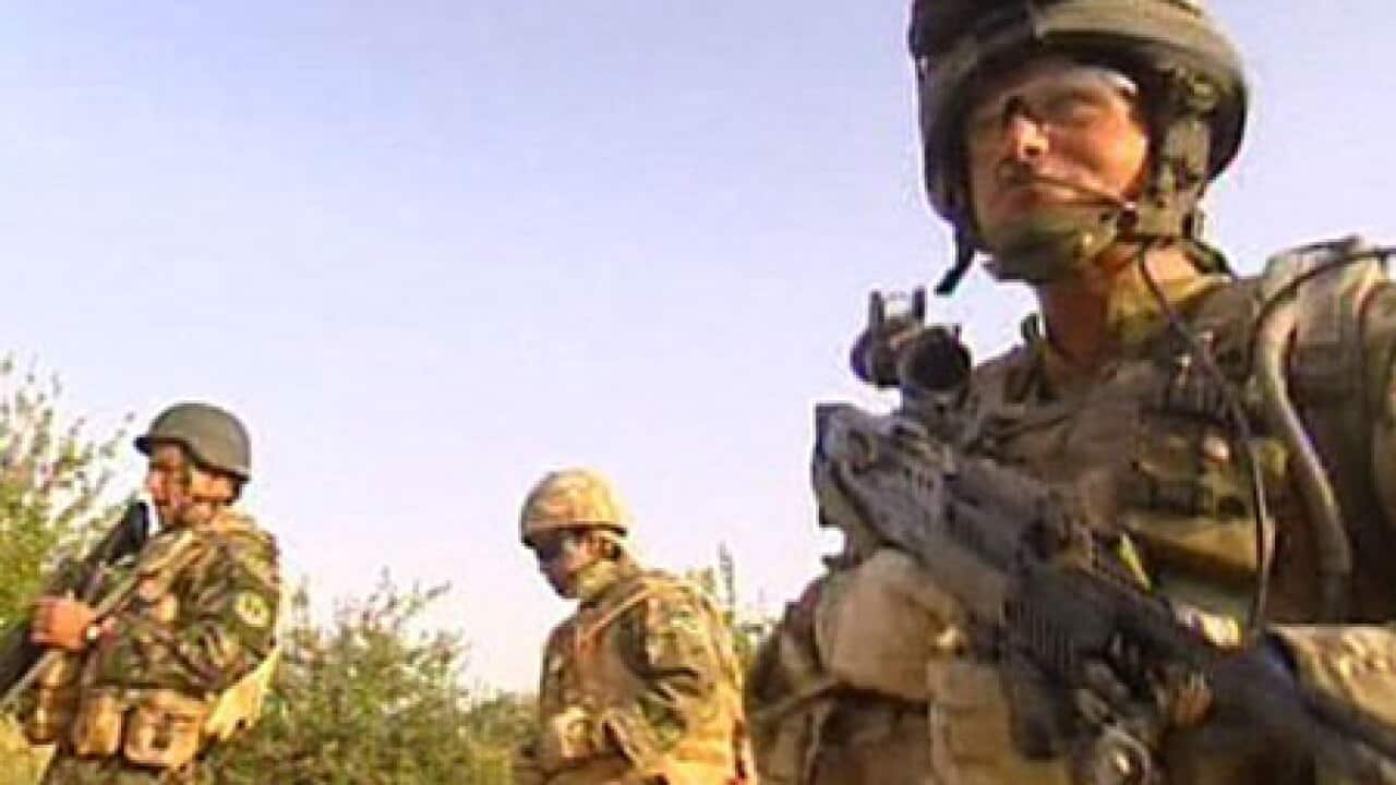 Brit_soldiers_afghan_L_281266406