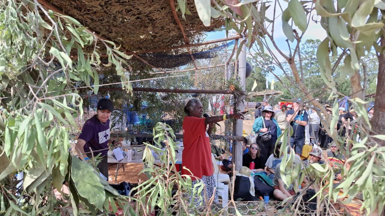 Yolngu Elder Mayalil Marika shares bush medicine knowledge with medical students from Flinders University_credit_Flinders NT_Facebook.jpg