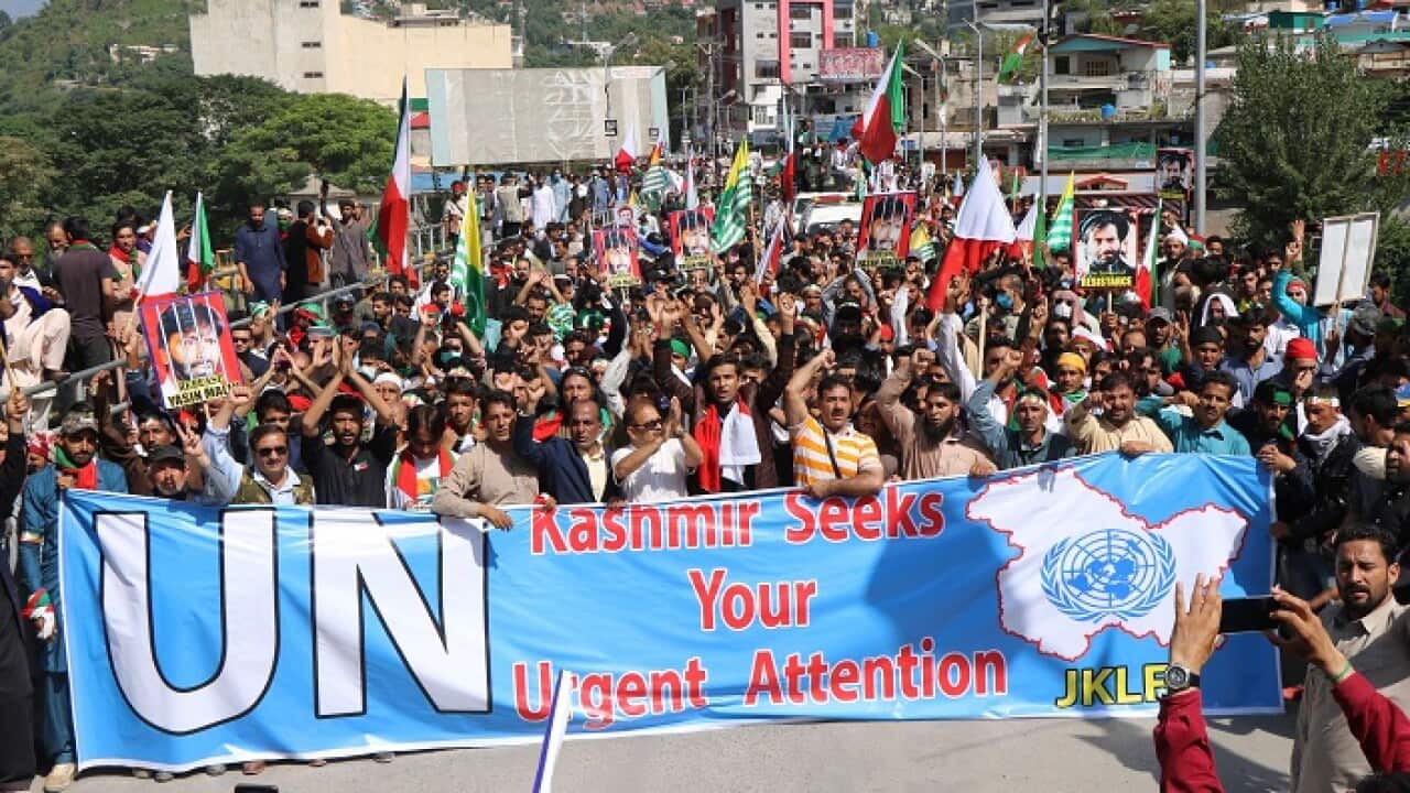 Kashmiris from Pakistani administered Kashmir march towards the Line of Control, in Azad Kashmir, Pakistan, 05 October 2019. EPA/AMIRUDDIN MUGHAL