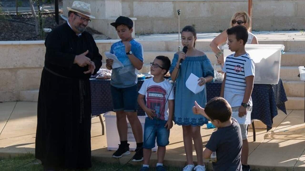 Στιγμιότυπο από την κοπή της Βασιλόπιτας στη "Βασιλειάδα" της Δυτικής Αυστραλίας.