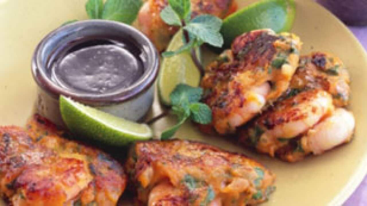 sweet_potato_and_prawn_cakes_52338208