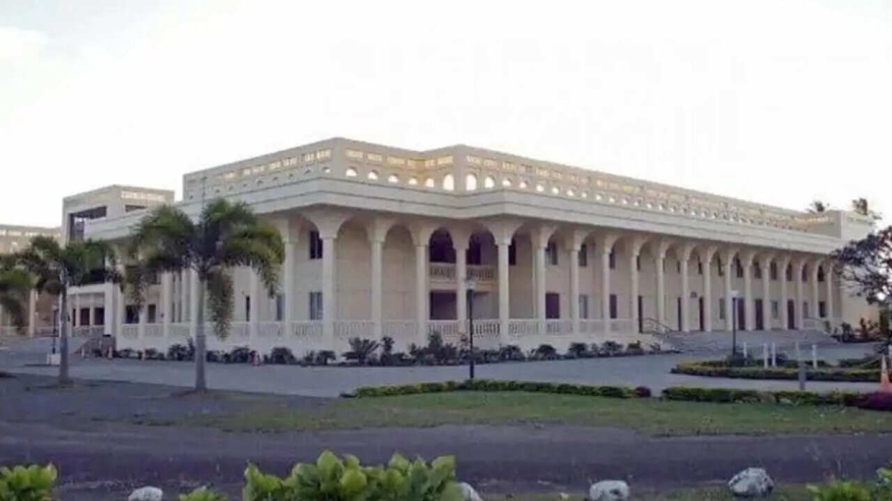 Samoa Court house at Mulinuu (cc Ministry of Justice and Courts facebook).jpg