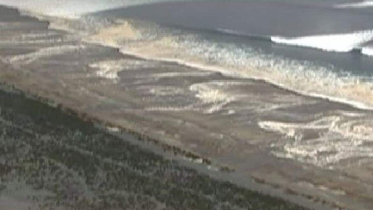 Tsunami_110311_B_NHK-Japan_118527752