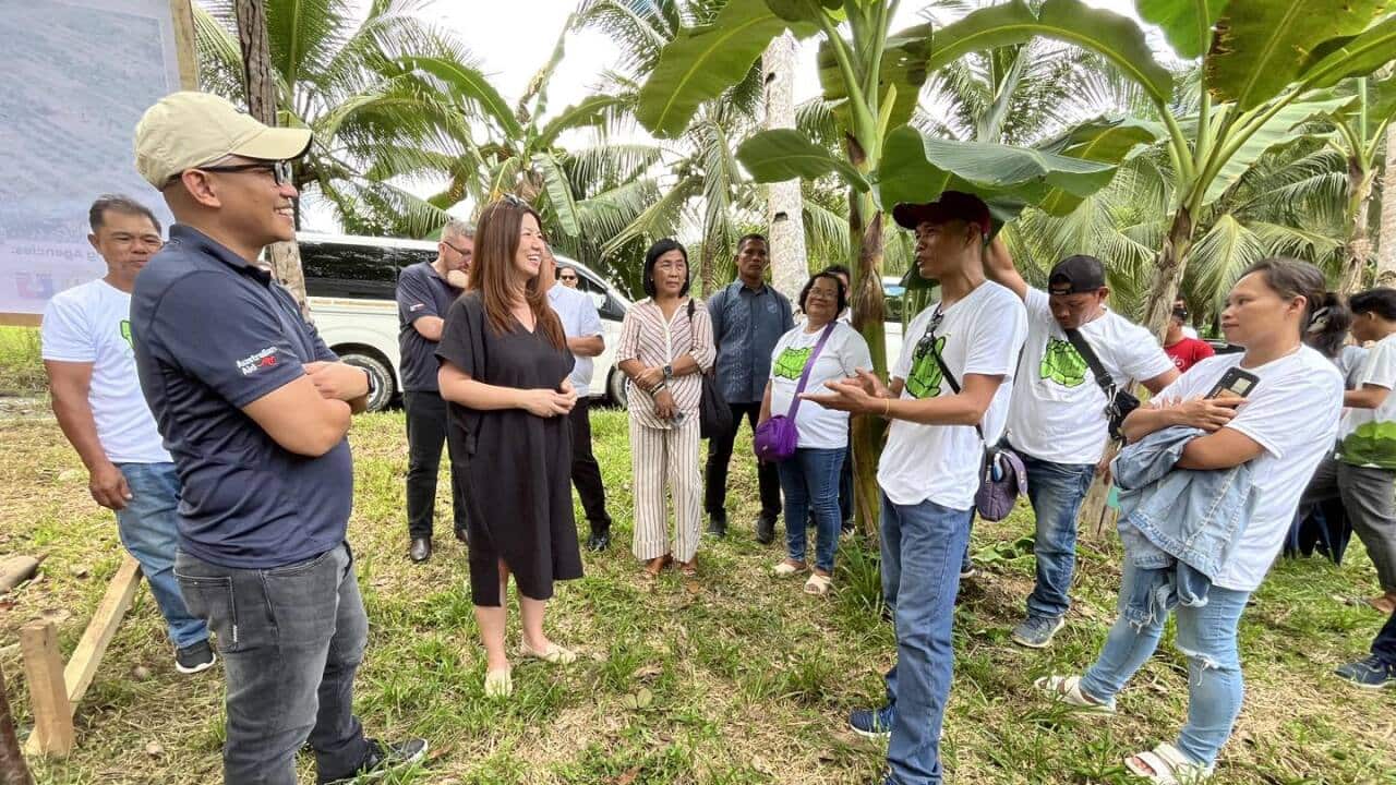 HK YU AUS IN THE PHILIPPINES - SOIL LAB.jpg