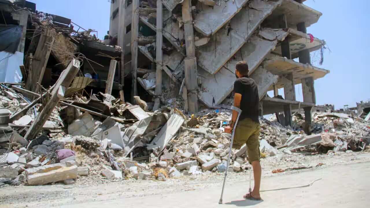 Israel's bombardment of Gaza has caused around 1.7 million people to become internally displaced, many of them multiple times, the report said. Source: AAP / Middle East Images