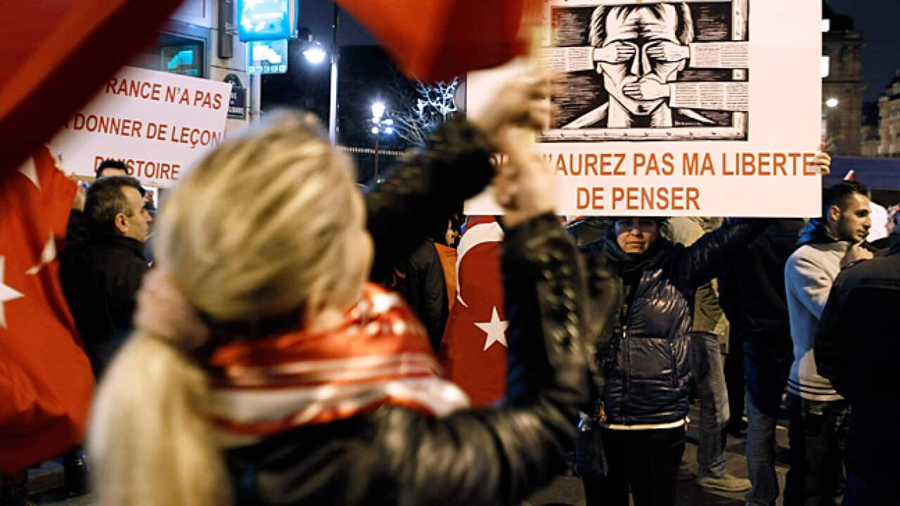 turkey_armenia_vote_protest_paris_L_120123_epa_335744185
