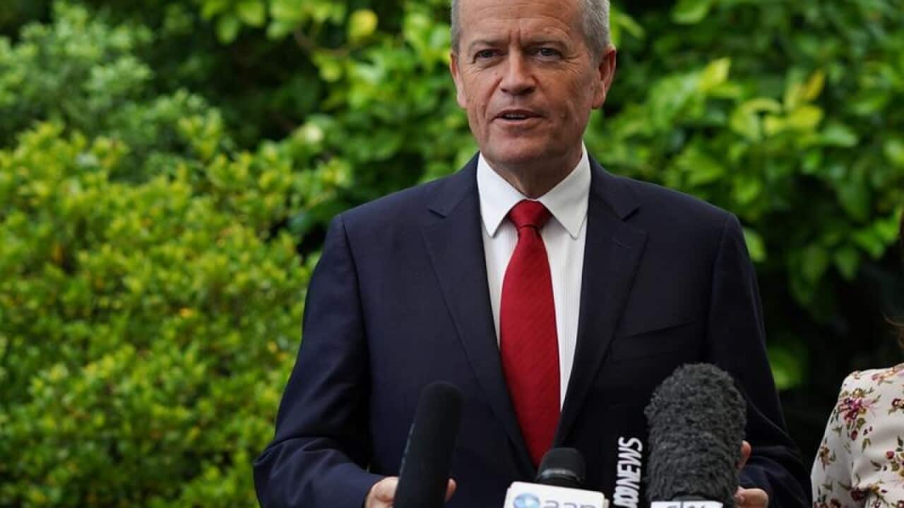 Opposition Leader Bill Shorten (L)