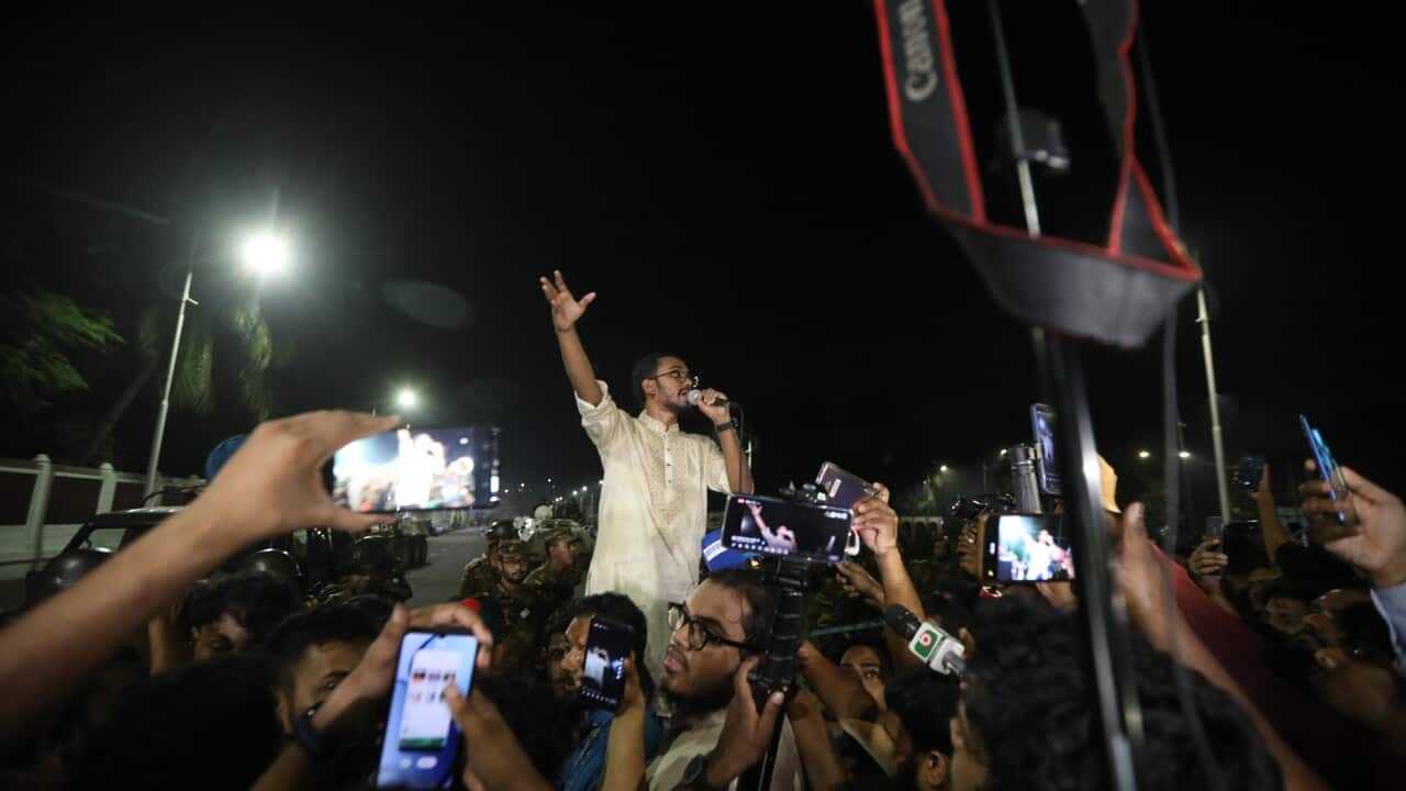 Protesters in Dhaka demand the resignation of the President of Bangladesh