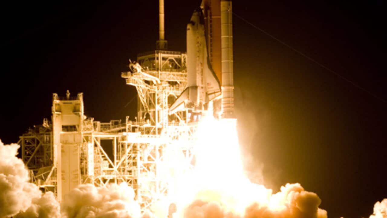 discovery_shuttle_100506_L_aap_640902425