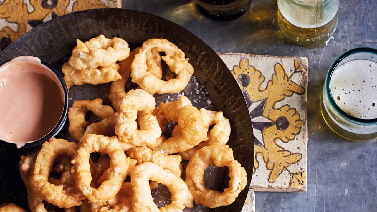 Fried calamari rings with golf sauce