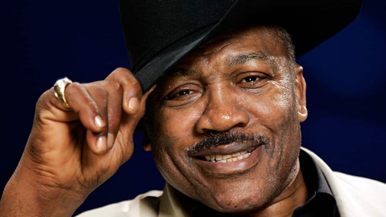 joe_frazier_L_111108_aap_1316024153