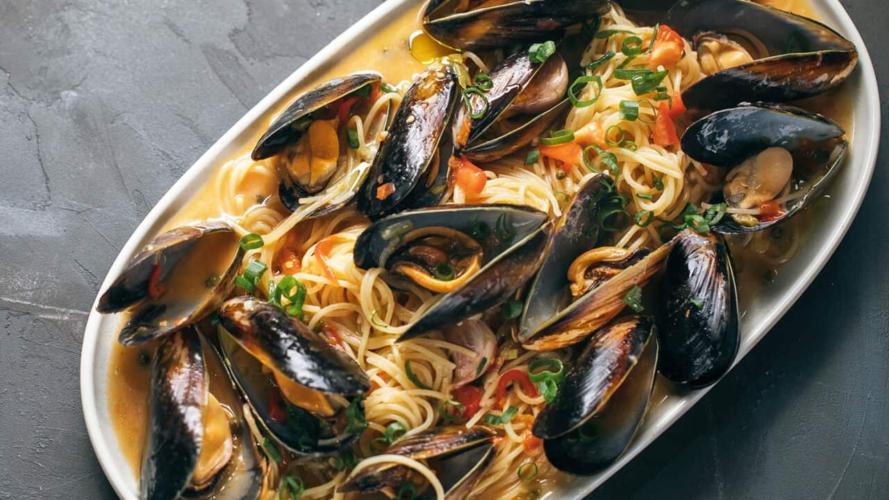 Spaghettini with mussels, wine and capers