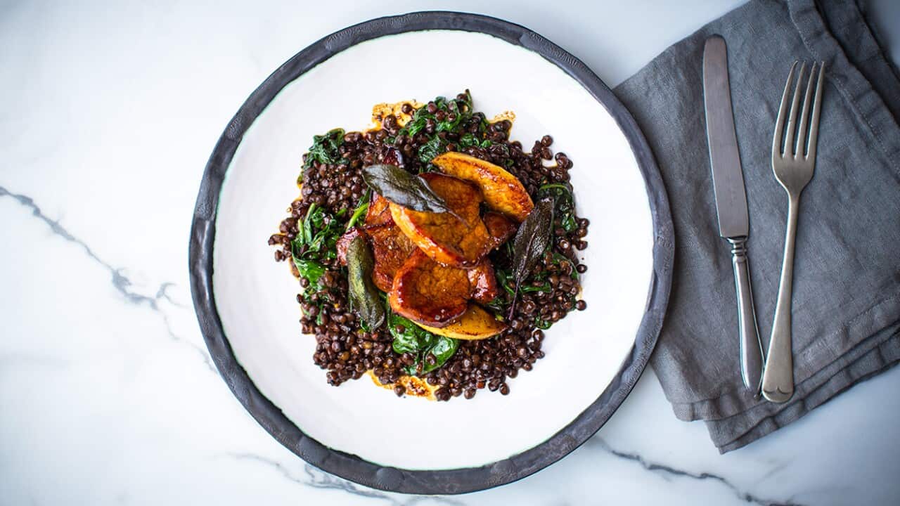 Balsamic pork with sage and apples