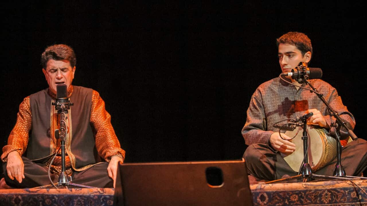 محمد رضا شجریان (چپ) و همایون شجریان