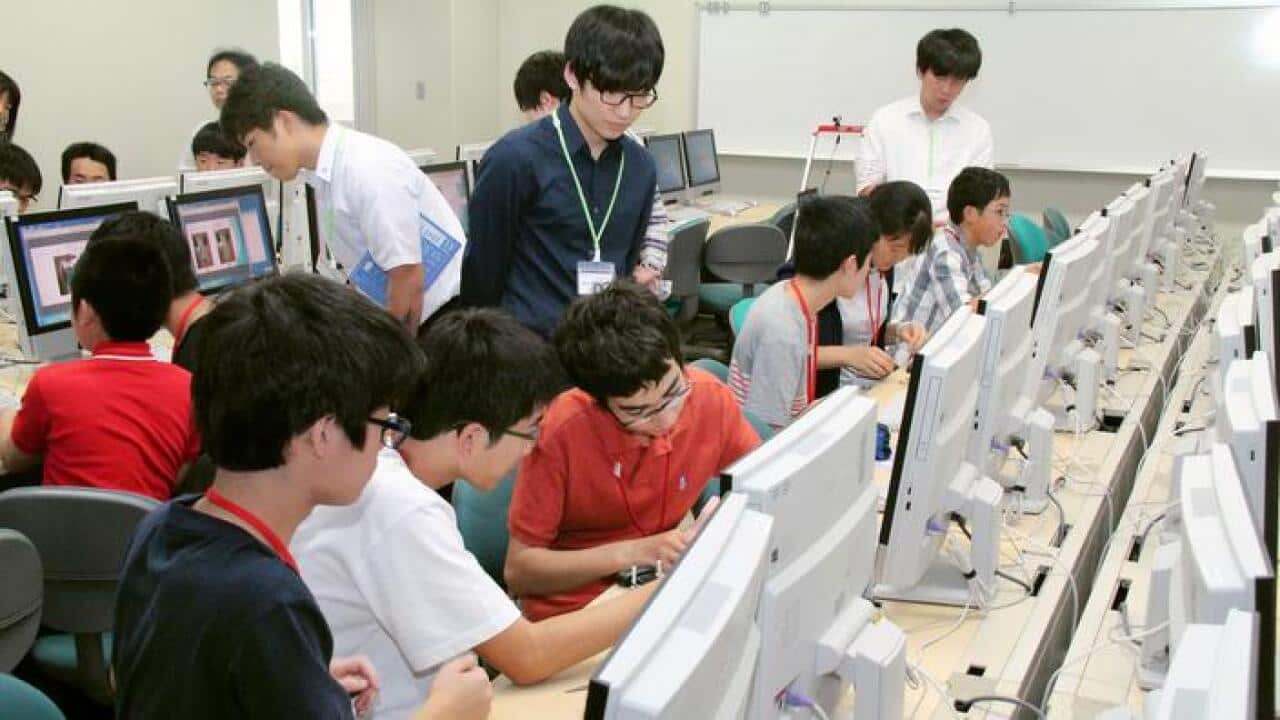 Junior high school students participate in a "Security Junior Camp"