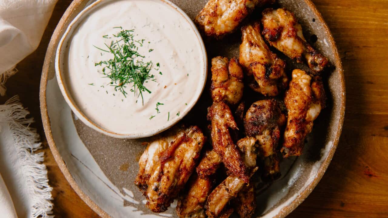 Crispy air fryer chicken wings and ranch dressing