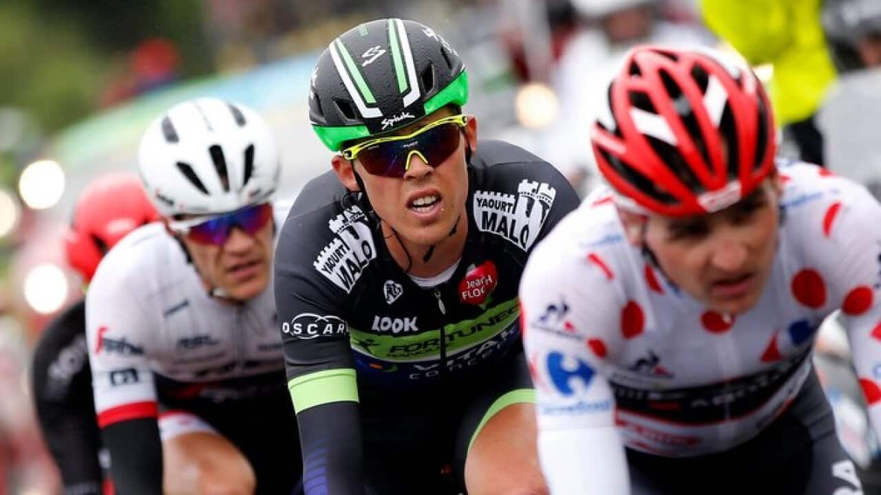 epa05405396 Fortuneo Vital Concept team rider Vegard Breen (C) of Norway in action during the 2nd stage of the 103rd edition of the Tour de France cycling race over 183km between Saint-Lo and Cherbourg-en-Cotentin, France, 02 July 2016. EPA/YOAN VALAT