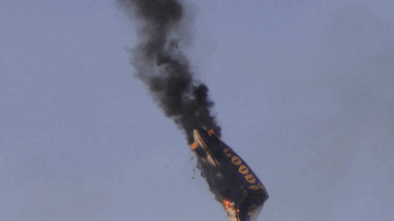 zeppelin_crash_110614_B_getty_1232177318