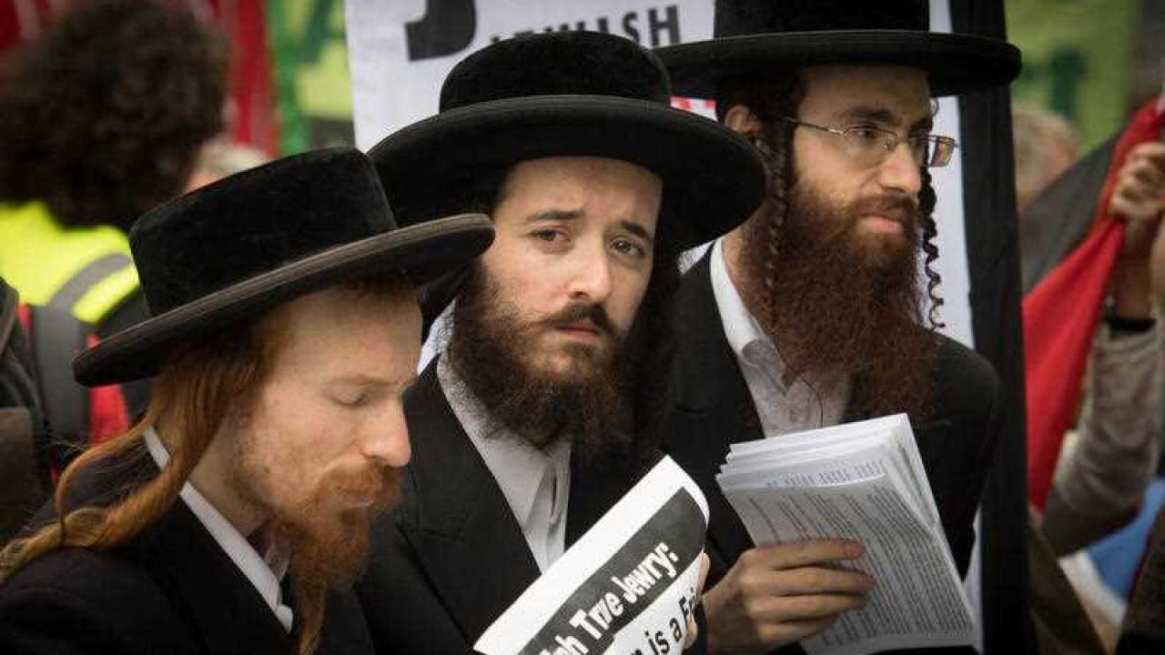 Labour Party supporting Jews demonstrate outside a meeting of the Labour National Executive Committee in London
