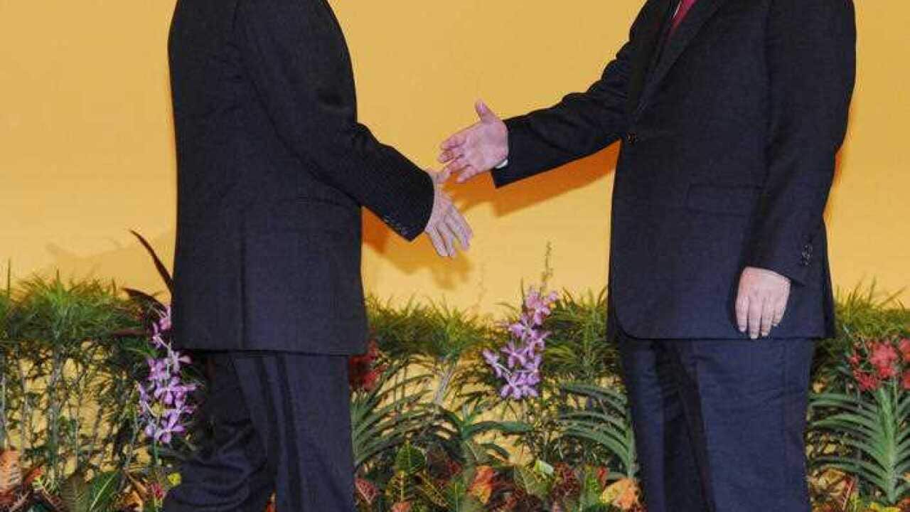 Chinese President Xi Jinping (R) and Taiwan President Ma Ying-shake hands