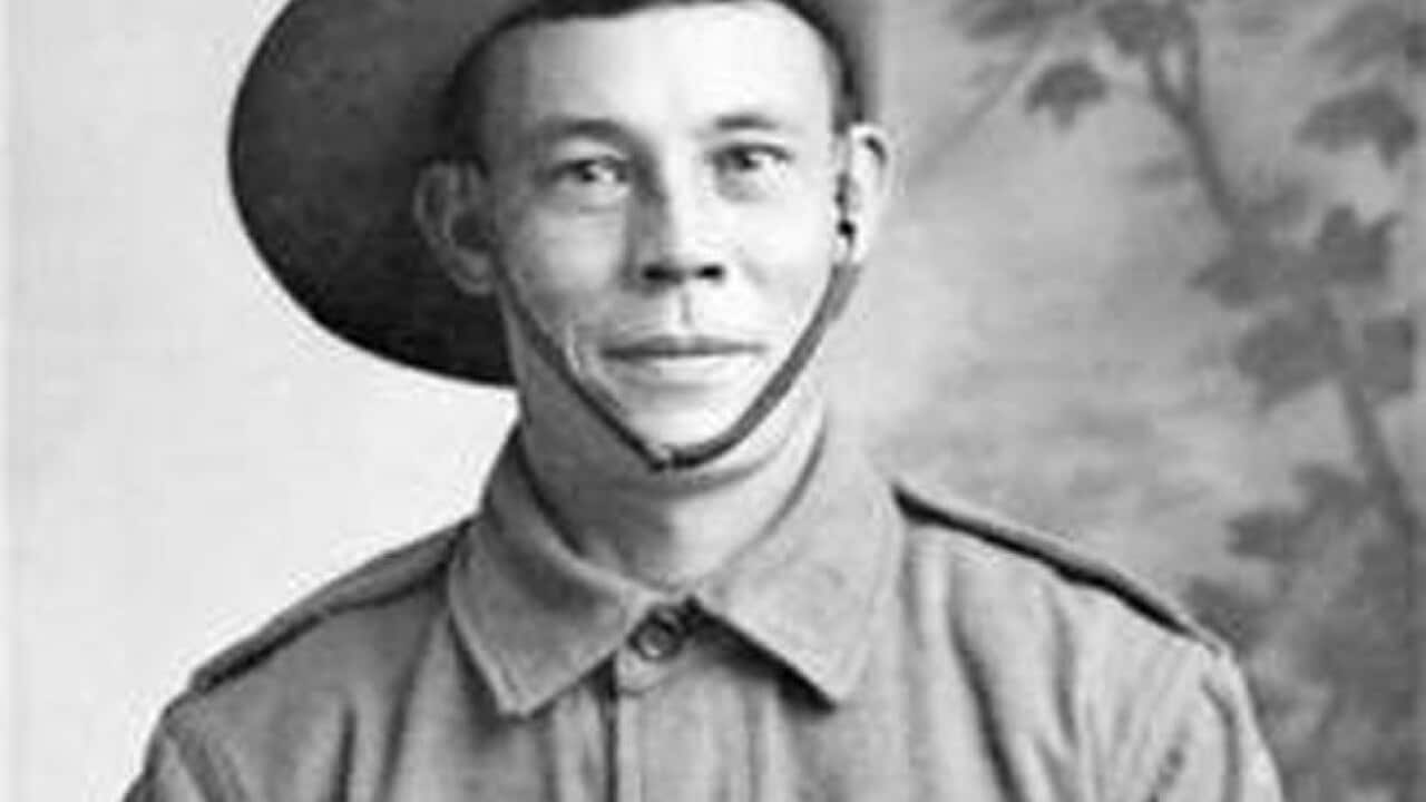 billy_sing_anzac_130425_1837044815