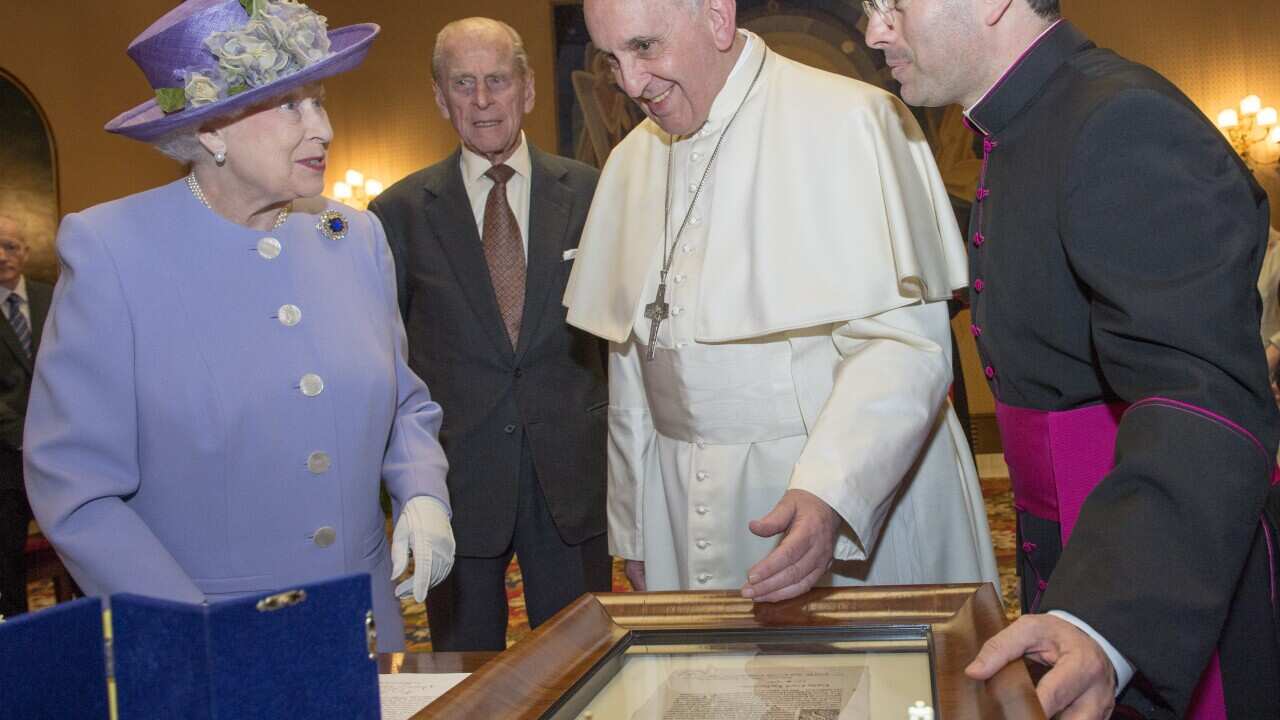 queen_pope_francis_getty.jpg