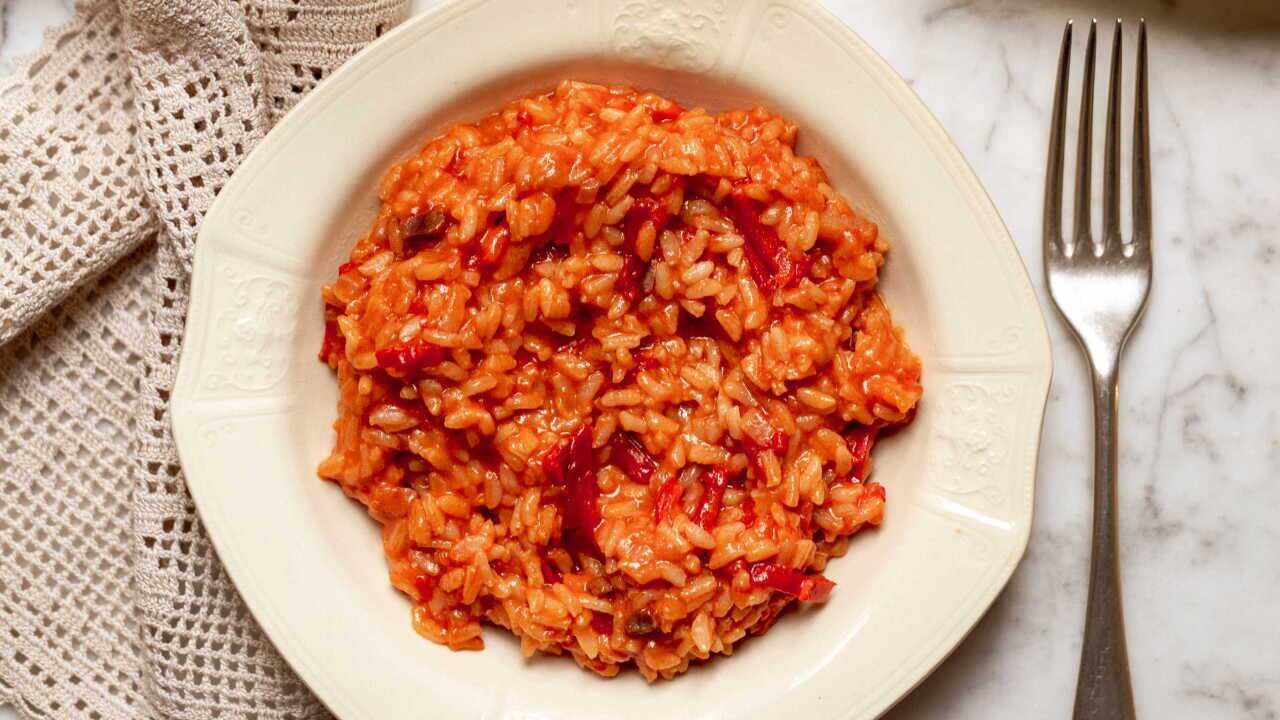 Bright Risotto Red risotto (Risotto alla paprica) recipe | SBS Food
