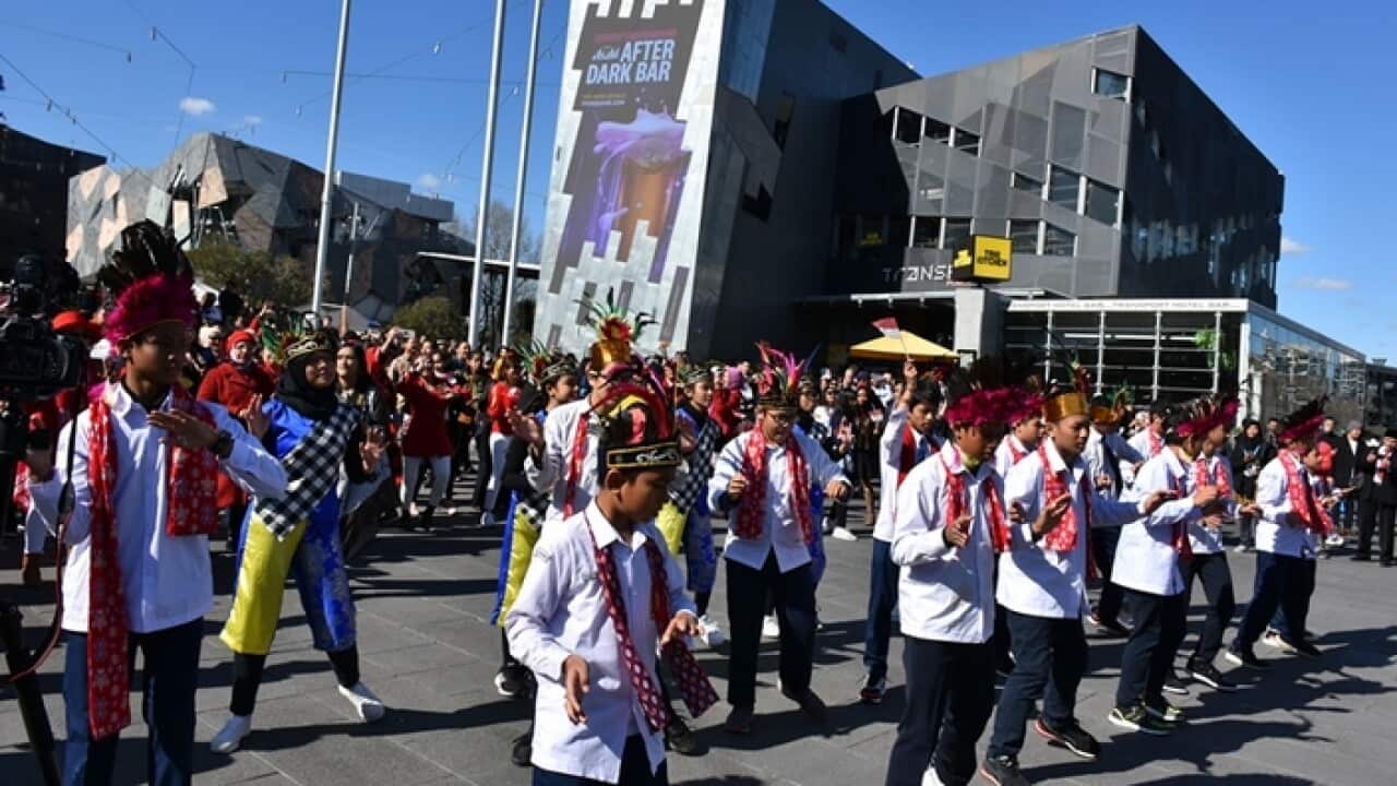 Exchange students from State Junior High School 5/Jogya display their dancing skills at the 74t anniversary of Indonesia's Independence Day in Federation Square, Melbourne, 17 Aug 2019.