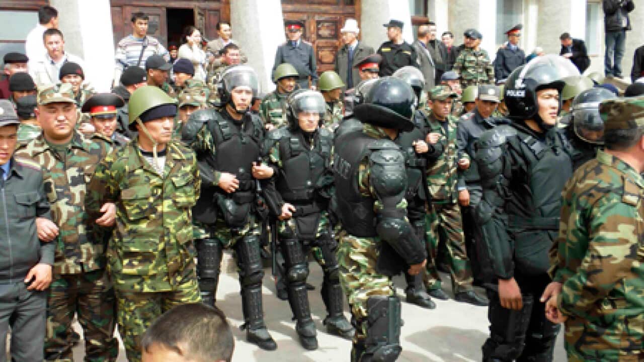 kyrgyzstan_army_riots_100407_B_ap_1724743463