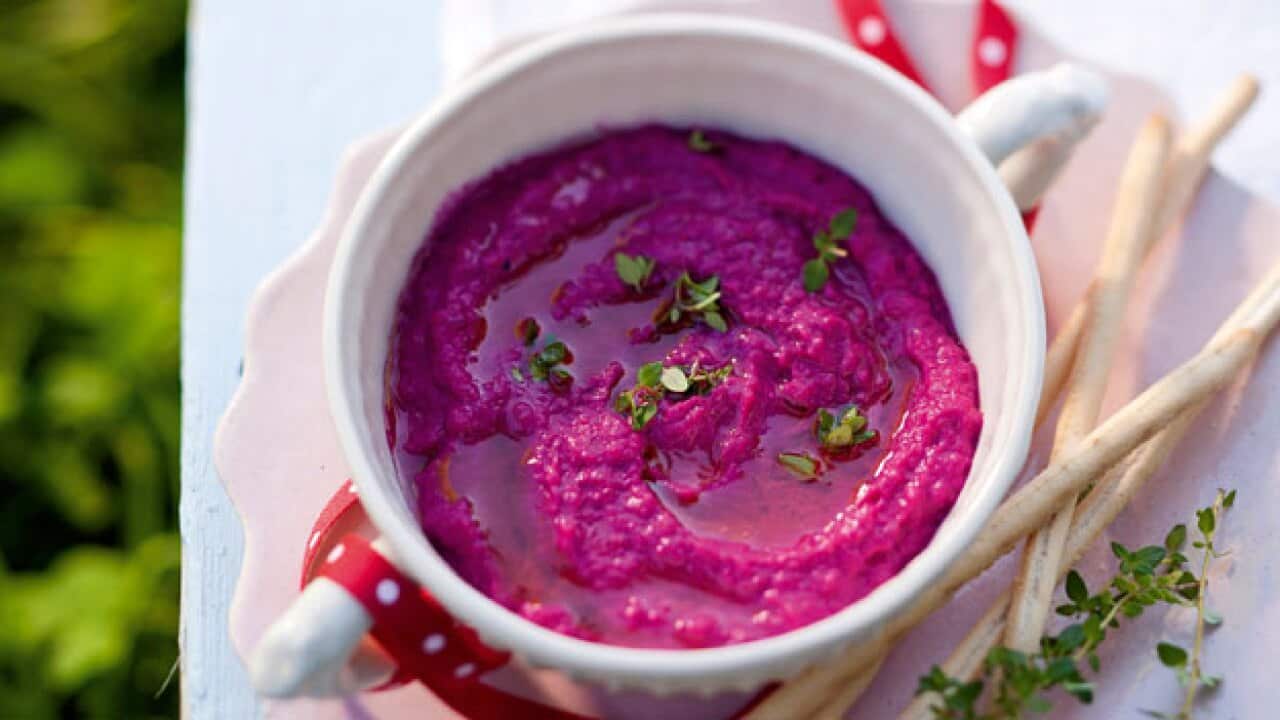 beetroot-dip_24835438