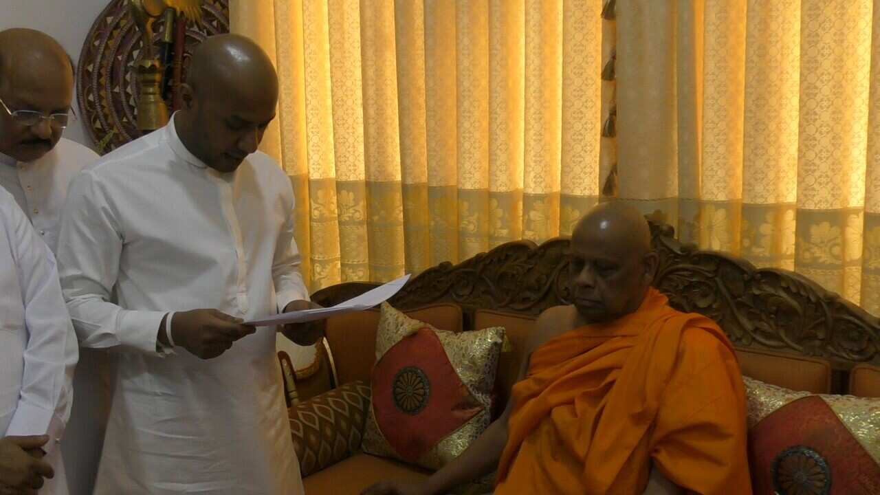 SLFP Parliament Members Team Visit Maha Nayake Thero