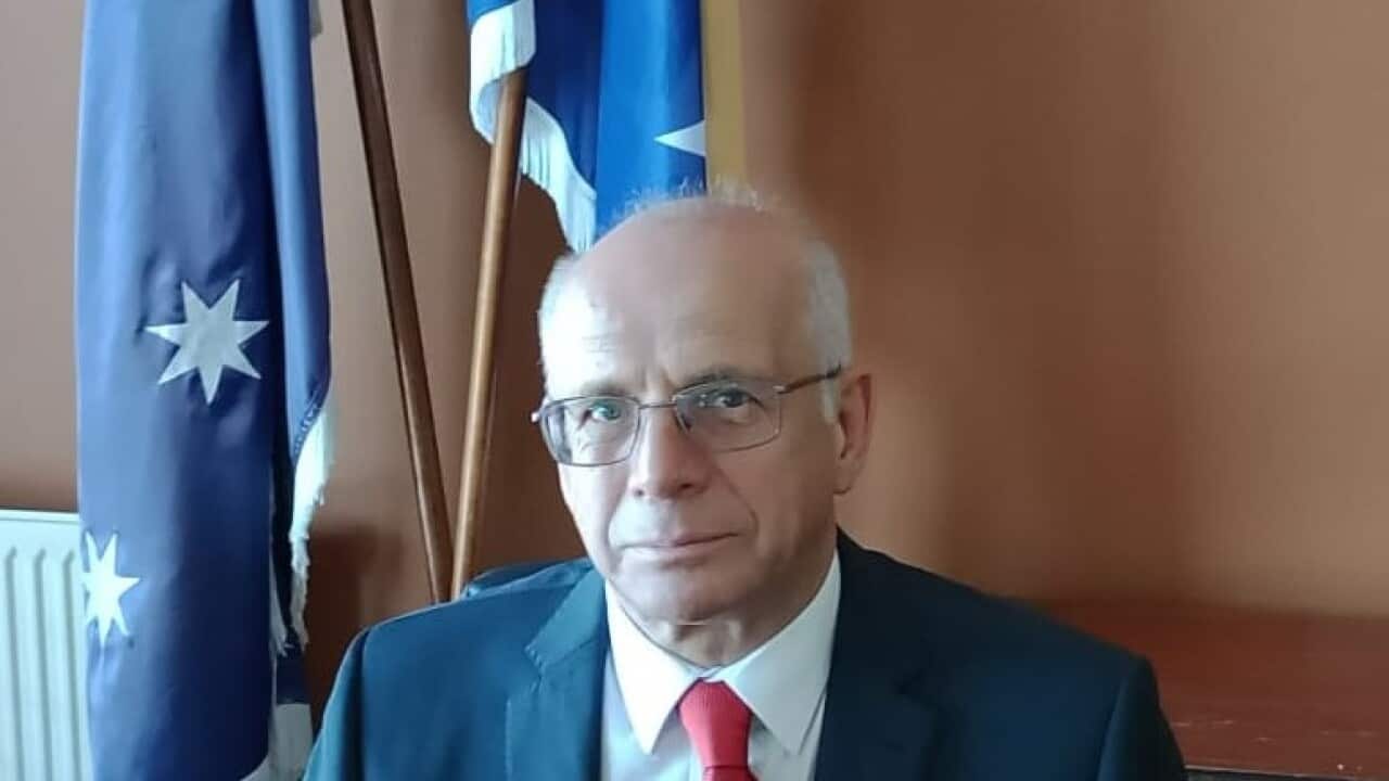 Ambasador BiH za Australiju i Novi Zeland, Nj.E. Kemal Muftić u svom kabinetu (2).jpg