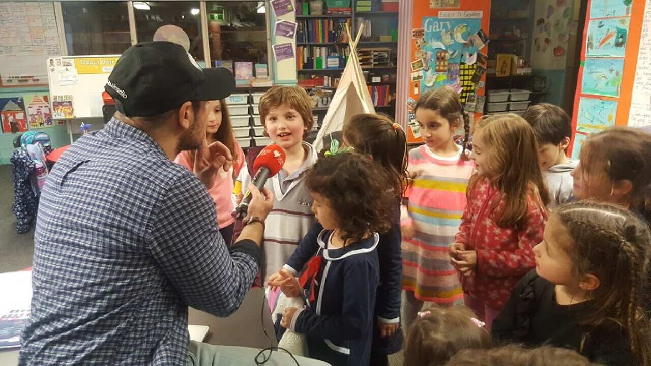 Students of Greek backgrounds say to SBS Greek what learning Greek means to them.
