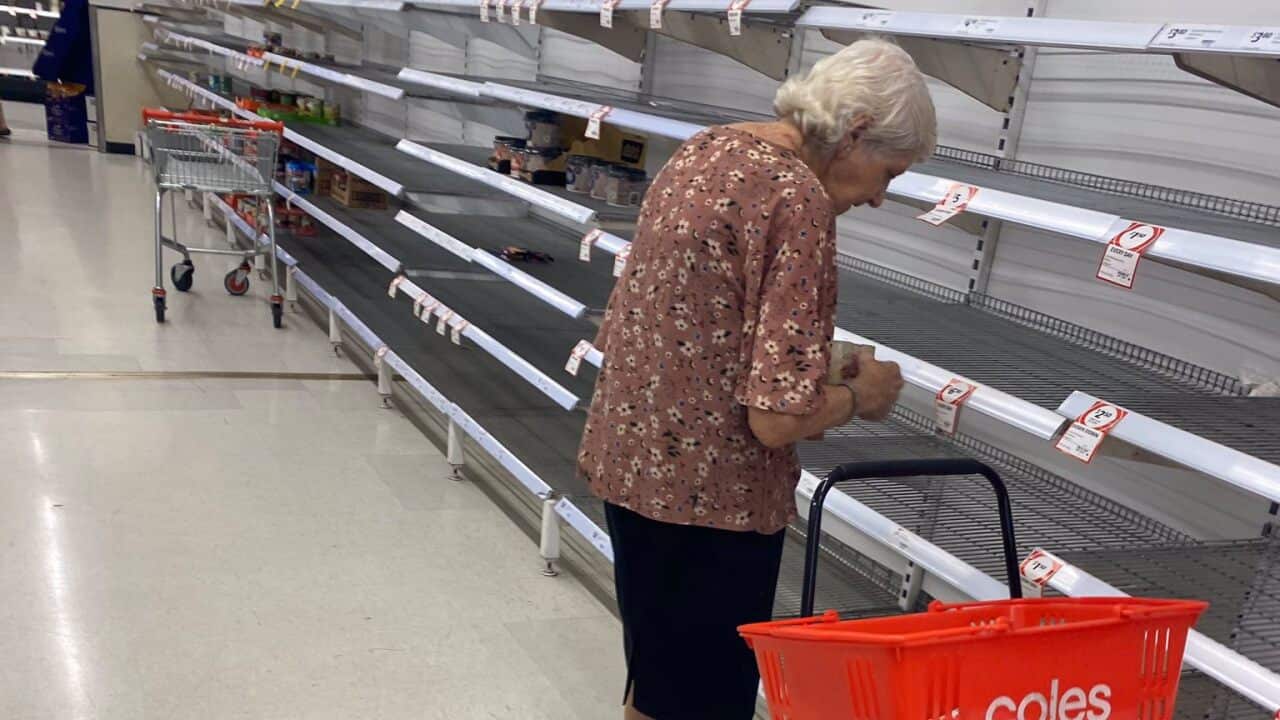 old lady shopping coronavirus
