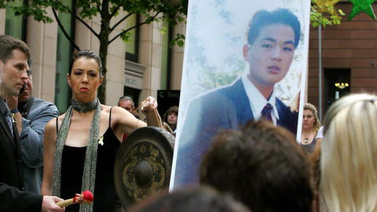A photo of Australian drug trafficker Nguyen Tuong Van (R) during a vigil in Sydney, 02 December 2005 (File: GREG WOOD/AFP/Getty Images)
