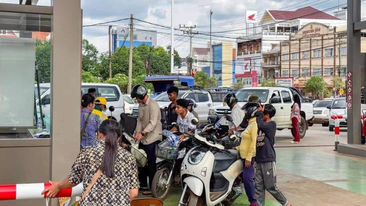 People line up for petrol in Phnom Penh, Cambodia.jpg