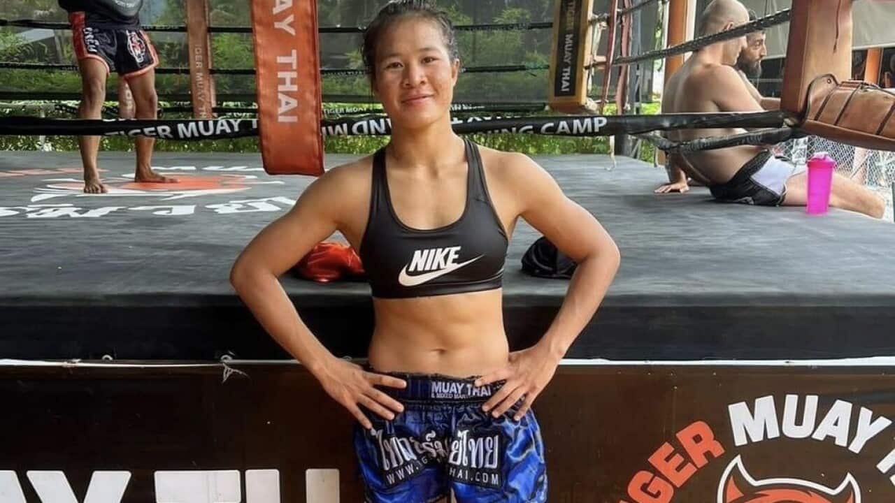 ပရော်ဖက်ရှင်နာအဆင့်မှာ Muay Thai လက်ဝှေ့ ကစားသူ ဘရောနီကာ