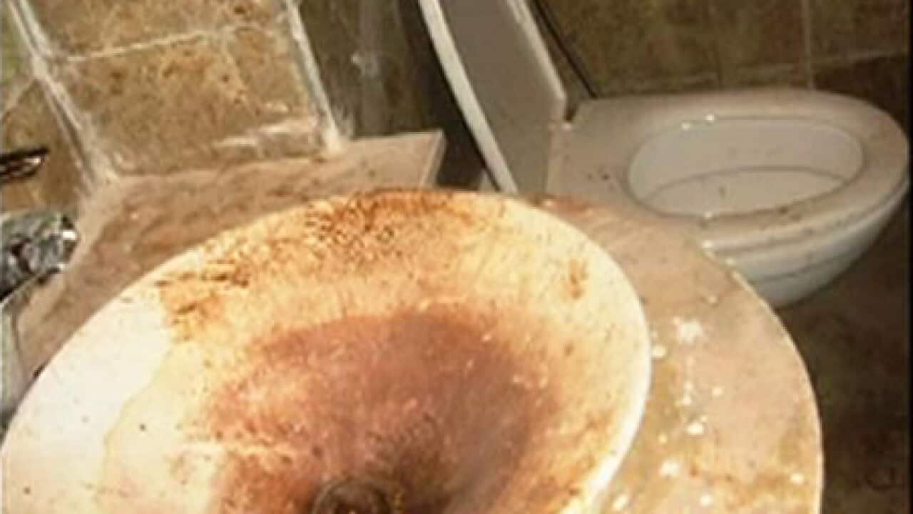 Delhi_bathrooms_100924_b_bbc_516261494