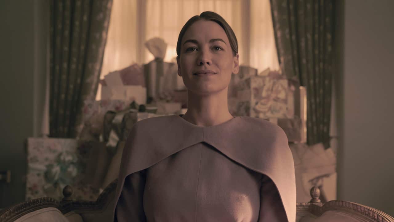 handmaid's tale brown dress A rising star made a statement on the red carpet for her highly anticipated series The Testaments, the sequel to the iconic The Handmaids Tale. For the Los Angeles premiere, @chaseinfiniti stunned in