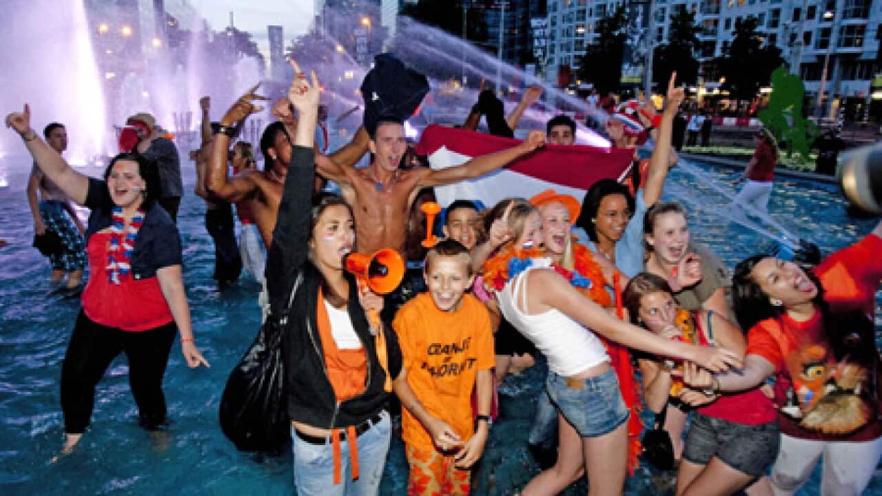 dutchfans_netherlands_100707_Getty_L_1933119097