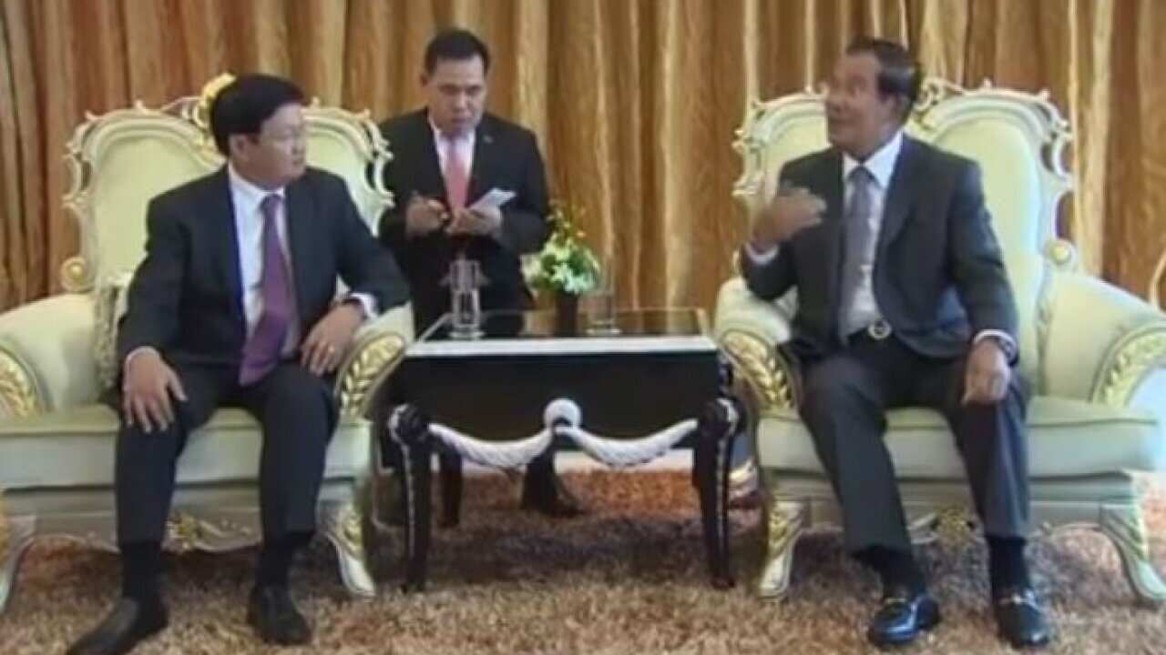 Cambodian PM Hun Sen and Lao PM Thongloun Sisoulith at World Economic Forum in Hanoi, September 2018